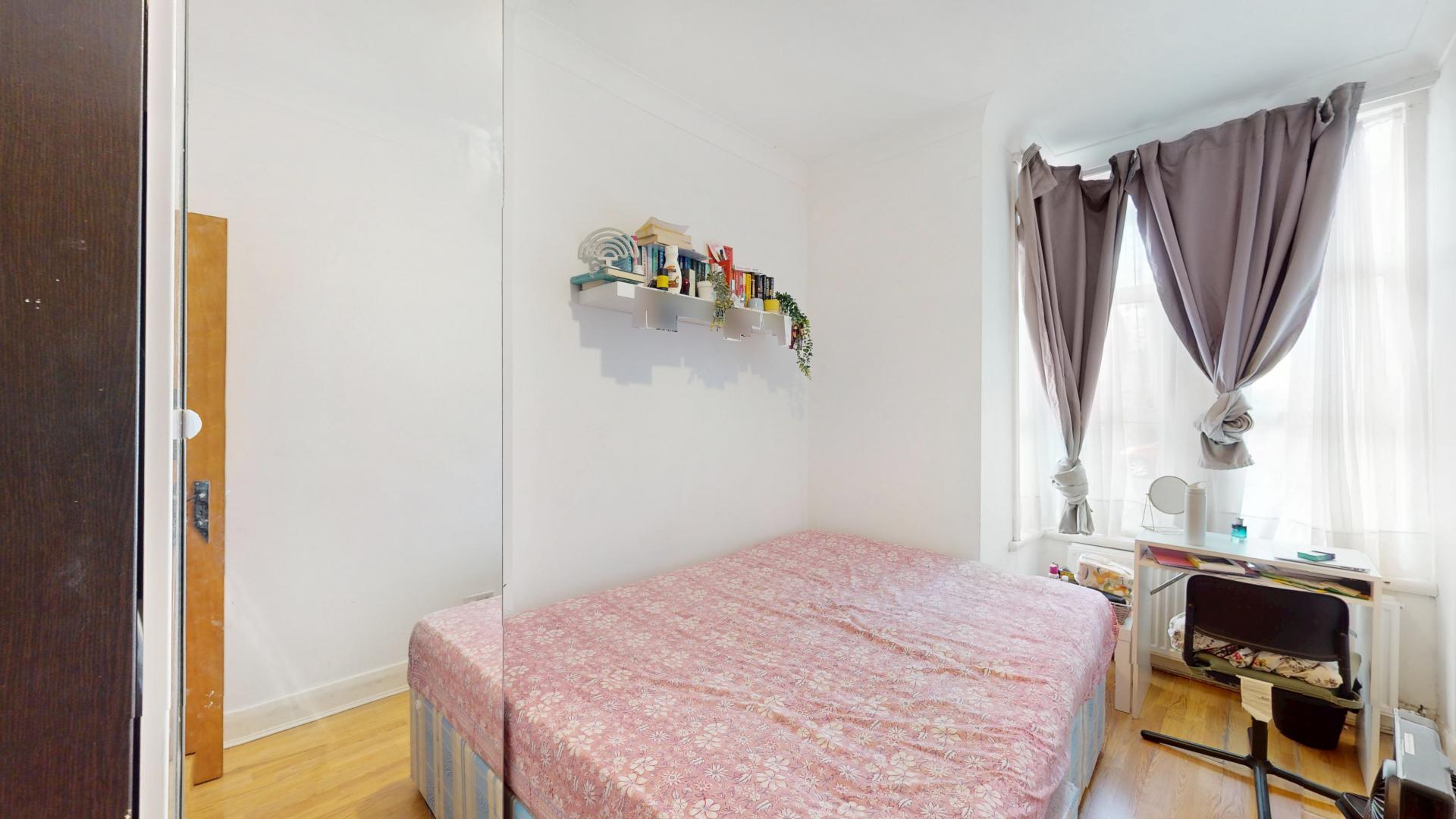 			3 Bedroom, 2 bath, 1 reception Flat			 Blenheim Gardens, Willesden Green